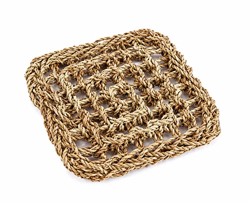Natural rope hammock for reptile terrariums, creating a comfortable climbing and basking area. Ideal habitat enrichment for lizards and geckos.